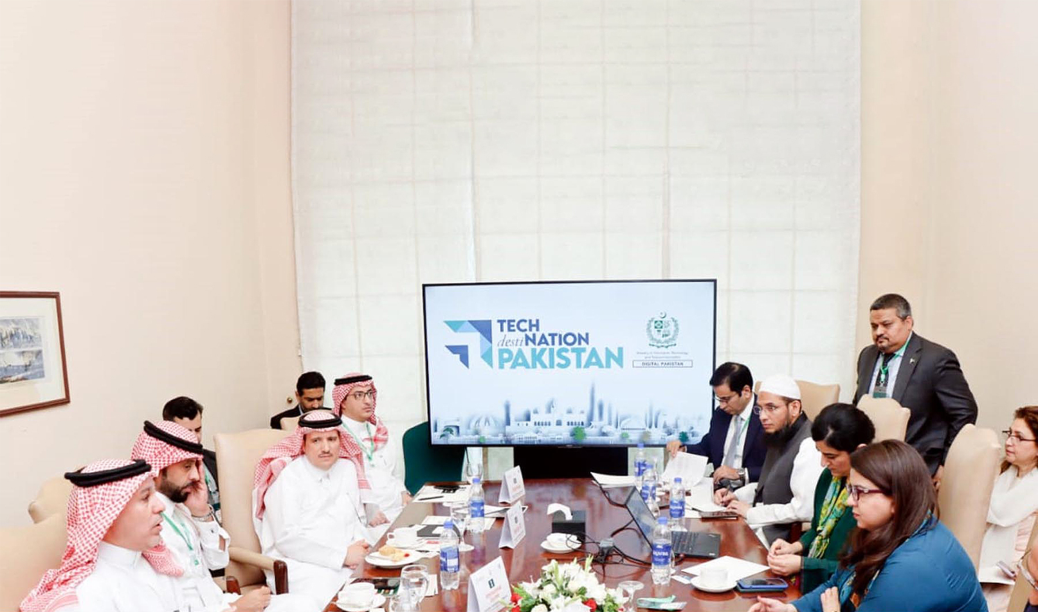 Pakistan’s State Minister for Information Technology (IT) Shaza Fatima Khawaja (right) meets representatives of Saudi Arabian IT firms in Islamabad, Pakistan on May 6, 2024. (PID)