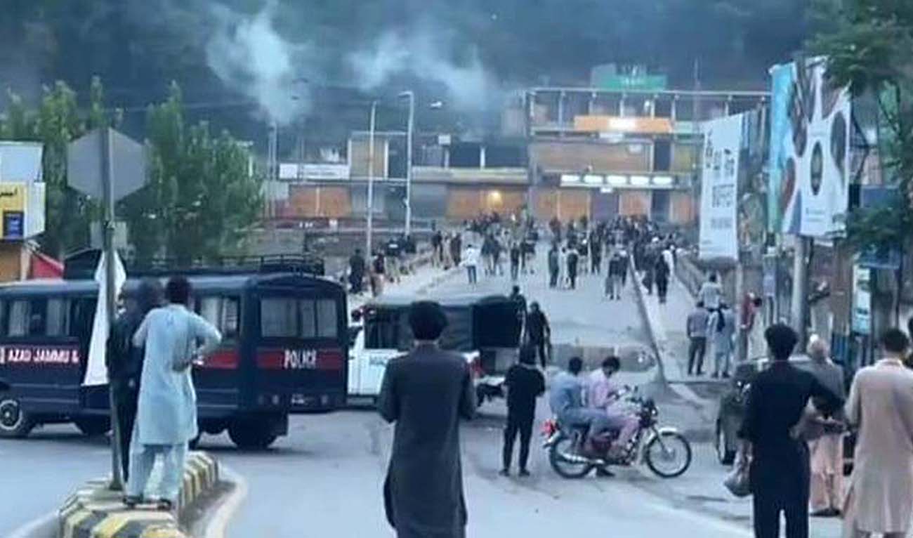 Police officers clash with protestors demanding cheap electricity and subsidized wheat in Muzaffarabad, Pakistan on may 10, 2024. (Photo courtesy: @PTIAJK_Official/X)