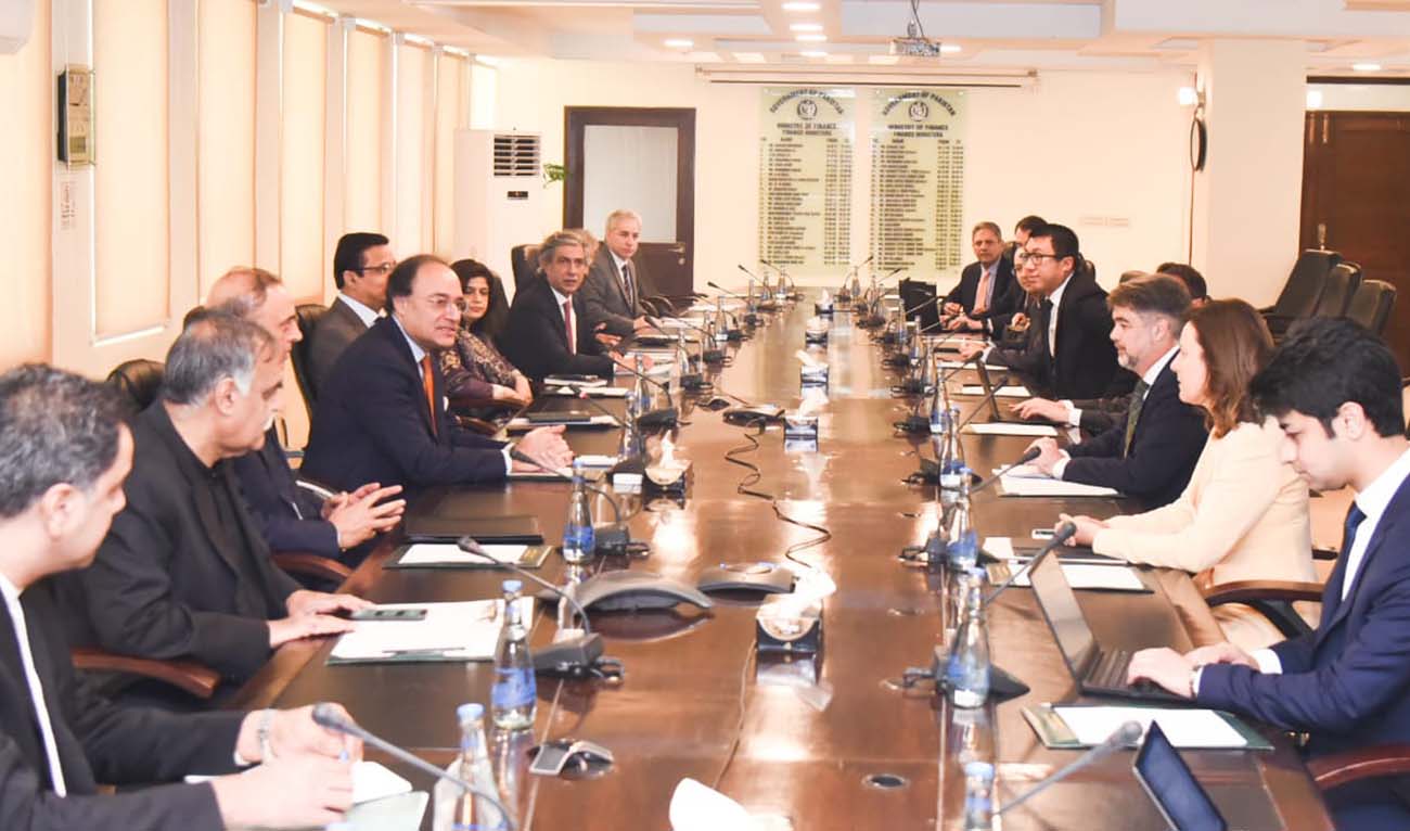 Federal Minister for Finance & Revenue Muhammad Aurangzeb in a Meeting with IMF Delegation led by IMF Mission Chief Mr. Nathan Porter in Islamabad on May 13th, 2024. (Photo courtesy: Government of Pakistan)