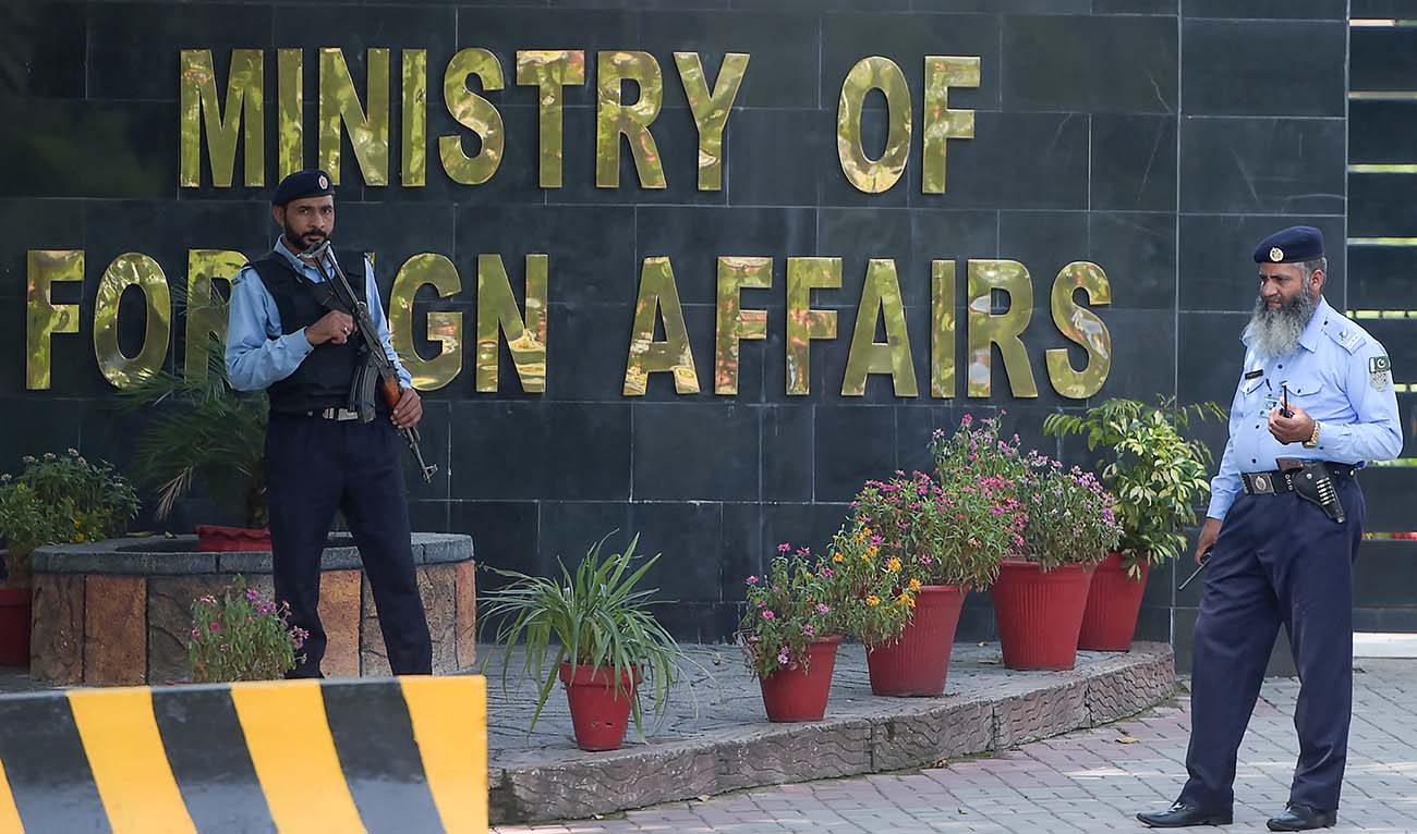Pakistani policemen stand guard outside the Pakistan's Foreign Ministry building on the arrival of Indian diplomats to meet with an Indian spy Commander Kulbhushan Jadhav, a serving Indian naval officer and RAW operative, in Islamabad on September 2, 2019. (AFP/File)