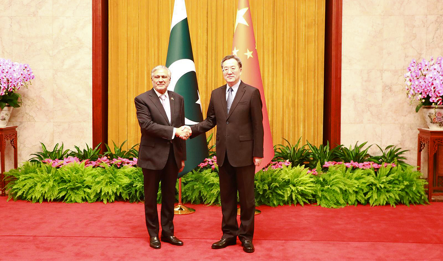 Pakistani Deputy PM Ishaq Dar (L) meets Chinese Executive Vice Premier Ding Xuexiang in Beijing on May 15, 2024. (Foreign Office)