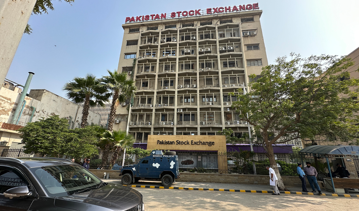 A car drives past the building of Pakistan Stock Exchange in Karachi, Pakistan on Novemeber 30, 2023. (AN photo/File)