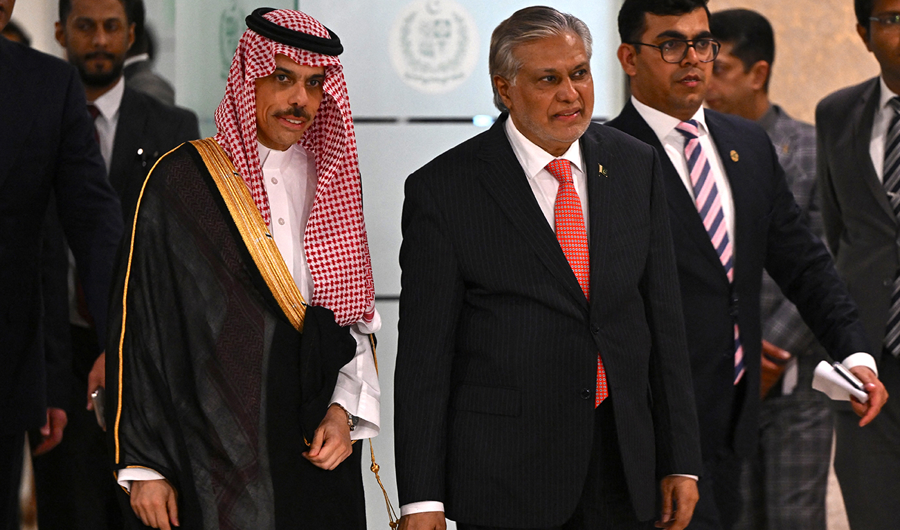 Saudi Foreign Minister Prince Faisal bin Farhan (L) and his Pakistan's counterpart Ishaq Dar arrive to address a joint press conference at the foreign ministry in Islamabad on April 16, 2024. (AFP/File)