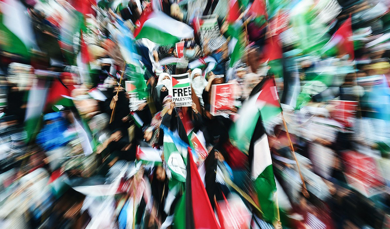 Supporters of Jamaat e Islami (JI) display placards and Palestine’s flags during a pro-Palestinian march in Karachi on January 14, 2024. (AFP)
