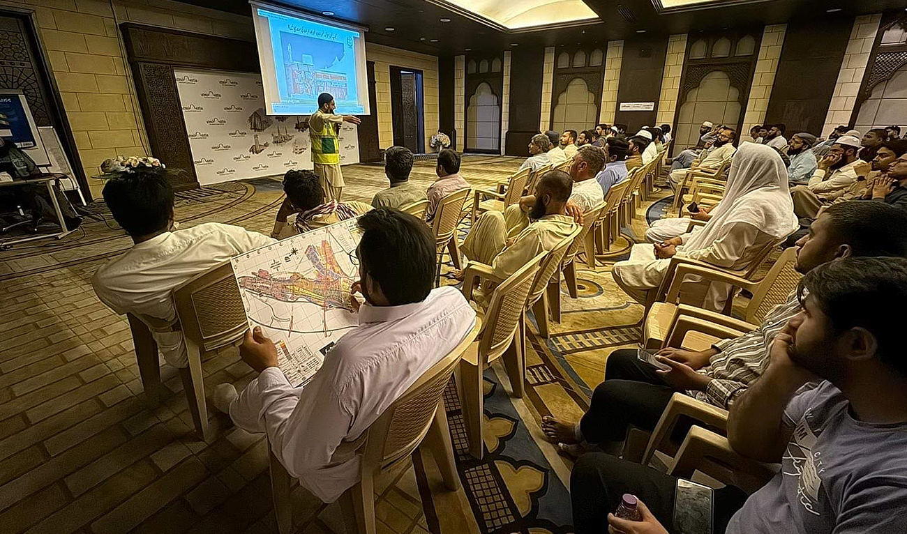 A man looks map of the Saudi holy city of Makkah as Pakistani volunteers attend a training session to assist pilgrims during this year’s annual Hajj pilgrimage in Jeddah on May 15, 2024. (Photo courtesy: Pakistan Hajj Volunteers Group)