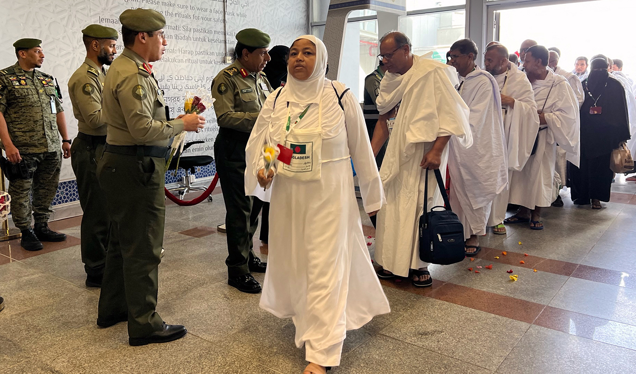 Muslim pilgrims from Bangladesh and Pakistan arrive at King Abdul Aziz International Airport in Jeddah, ahead of the Hajj pilgrimage in Mecca, on June 20, 2023. (AFP/File)