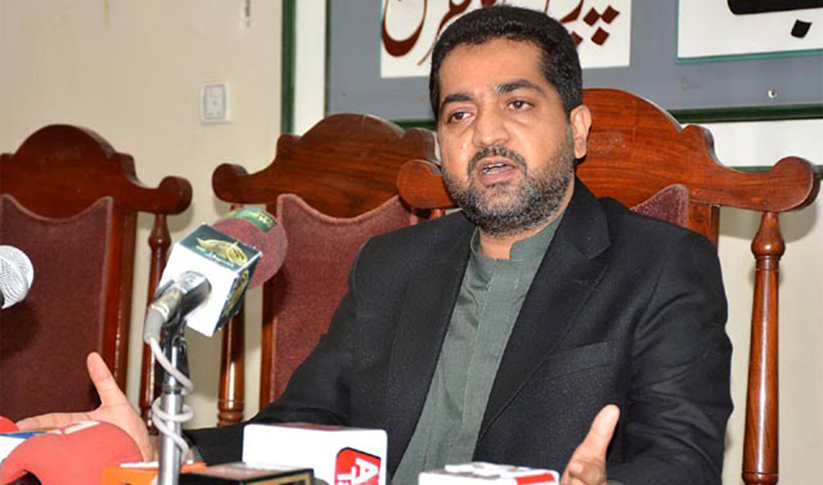 Balochistan Home Minister Zia Ullah Langau address media in Quetta, Pakistan, on April 10, 2024. (APP)