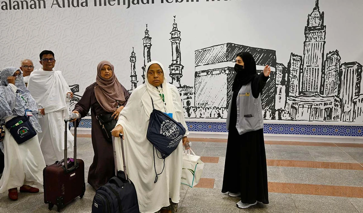 Muslim pilgrims arrive at King Abdul Aziz International Airport in Jeddah, ahead of the Hajj pilgrimage in Mecca, on May 10, 2024. (AFP/File)
