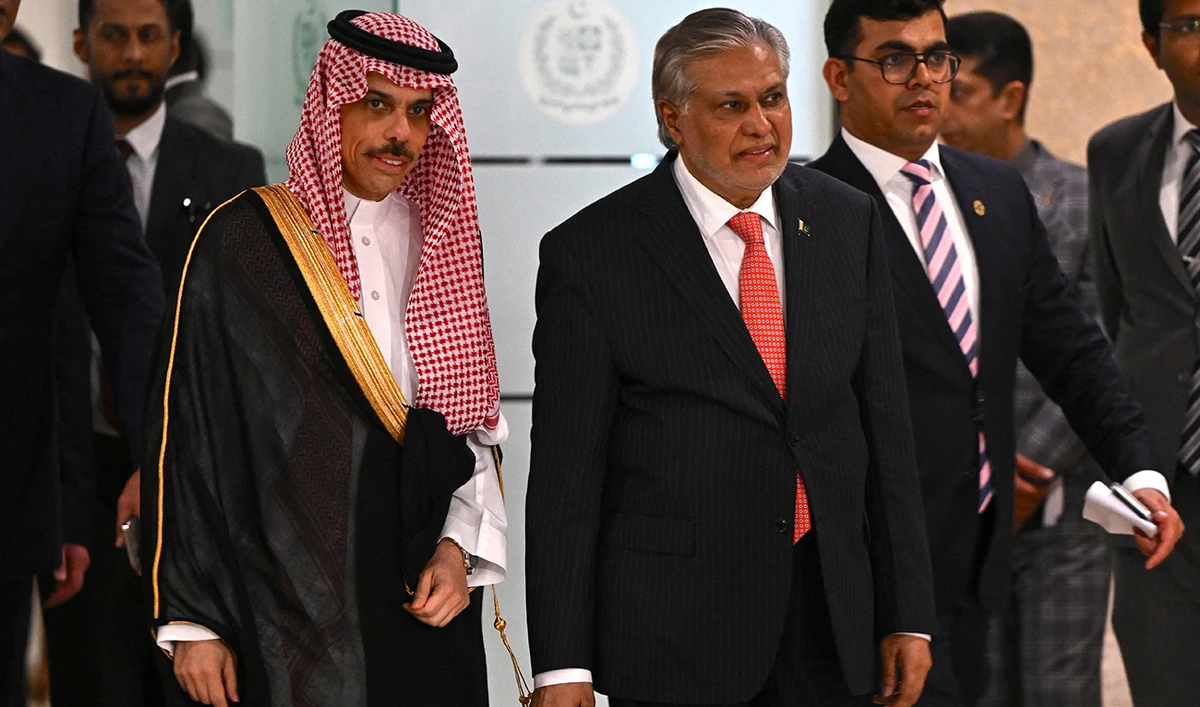 Saudi Foreign Minister Prince Faisal bin Farhan (L) and his Pakistan's counterpart Ishaq Dar arrive to address a joint press conference at the foreign ministry in Islamabad on April 16, 2024. (AFP/File)