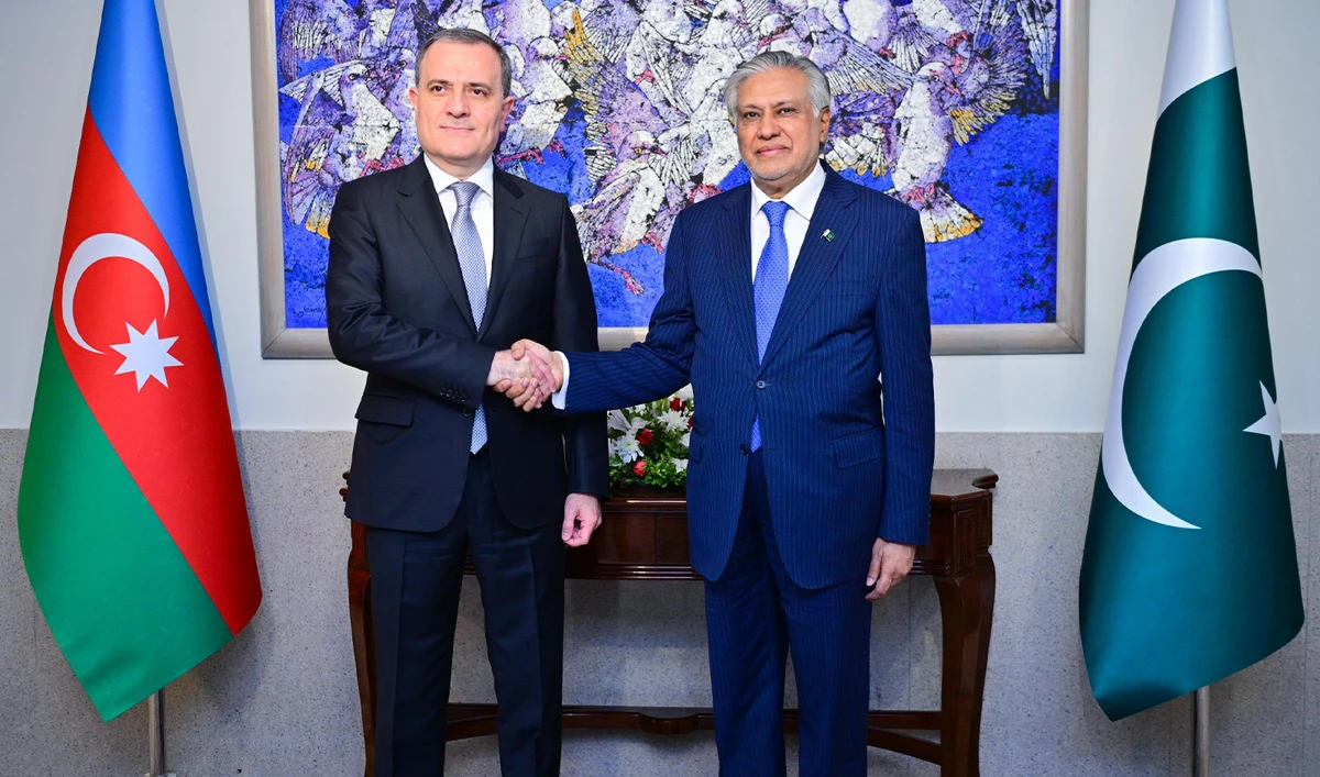 Azerbaijan’s Foreign Minister Jeyhun Bayramov (left) meets Pakistan’s Deputy Prime Minister Ishaq Dar in Islamabad, Pakistan on May 30, 2024. (Foreign Office)