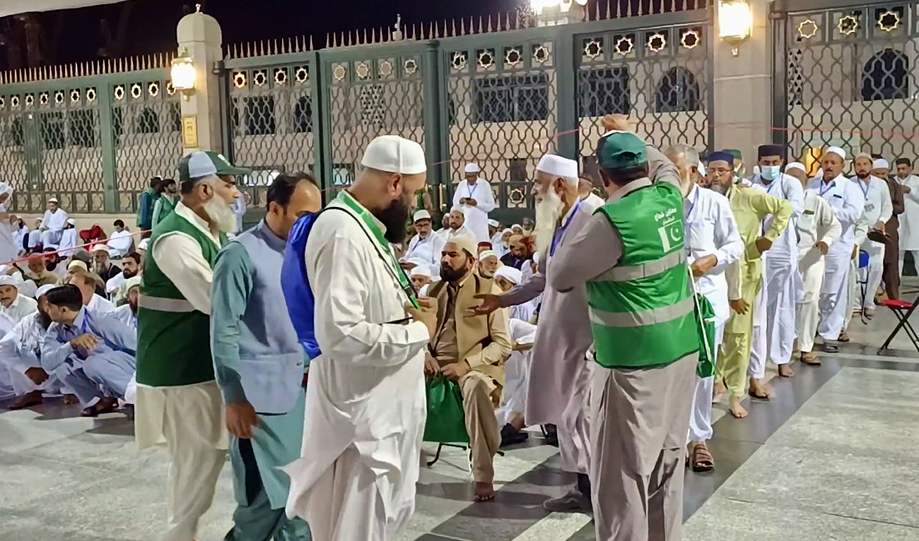 In this handout photo, taken on May 15, 2024. Pakistan Hajj Mission volunteers guide Pakistani pilgrims in Madinah. (Courtesy: Ministry of Religious Affairs)