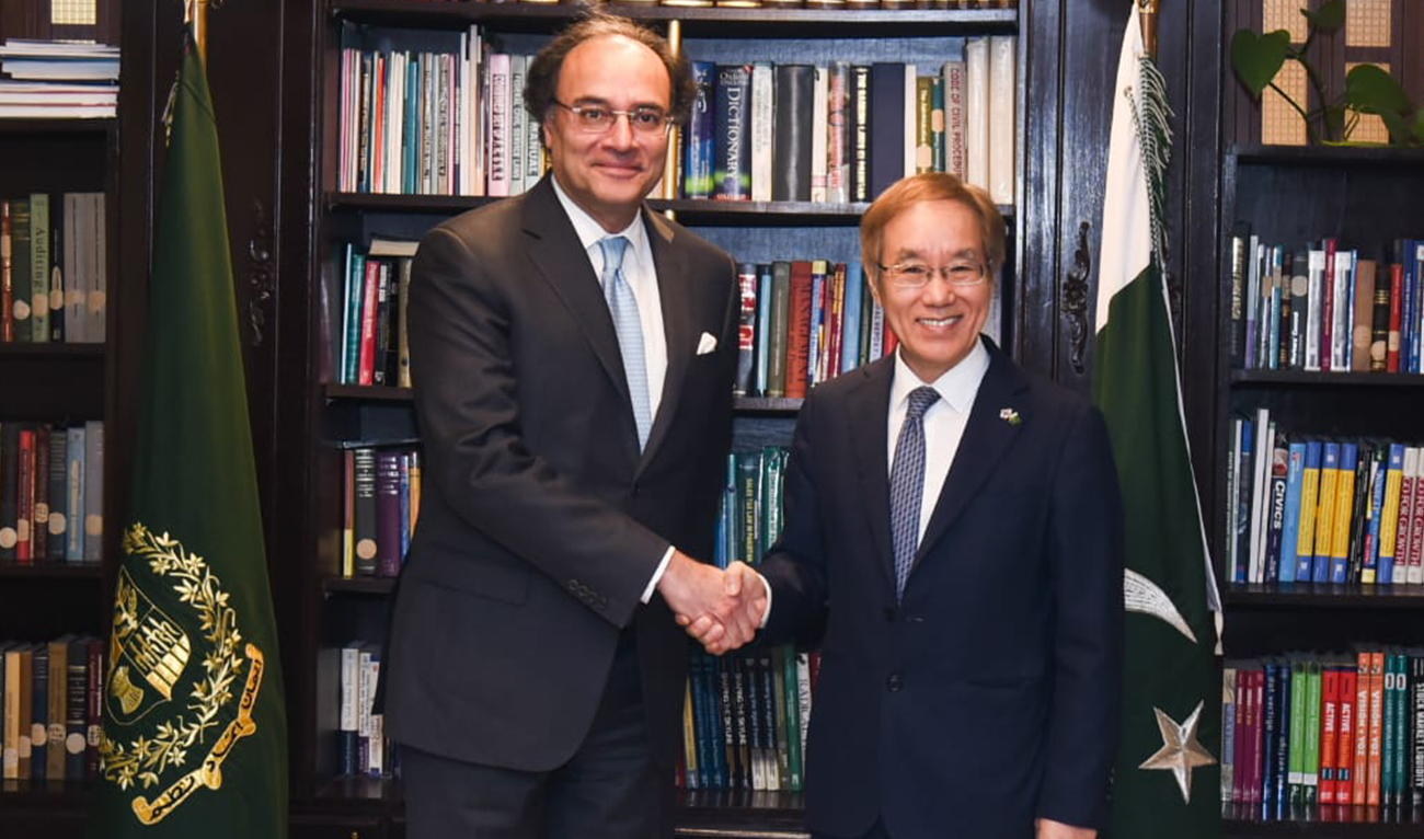 Federal Minister for Finance and Revenue Muhammad Aurangzeb shakes hands with the Korean Ambassador and representatives of Korean Companies working in Pakistan on June 3, 2024, in Islamabad. (Photo courtesy: @Financegovpk/X)