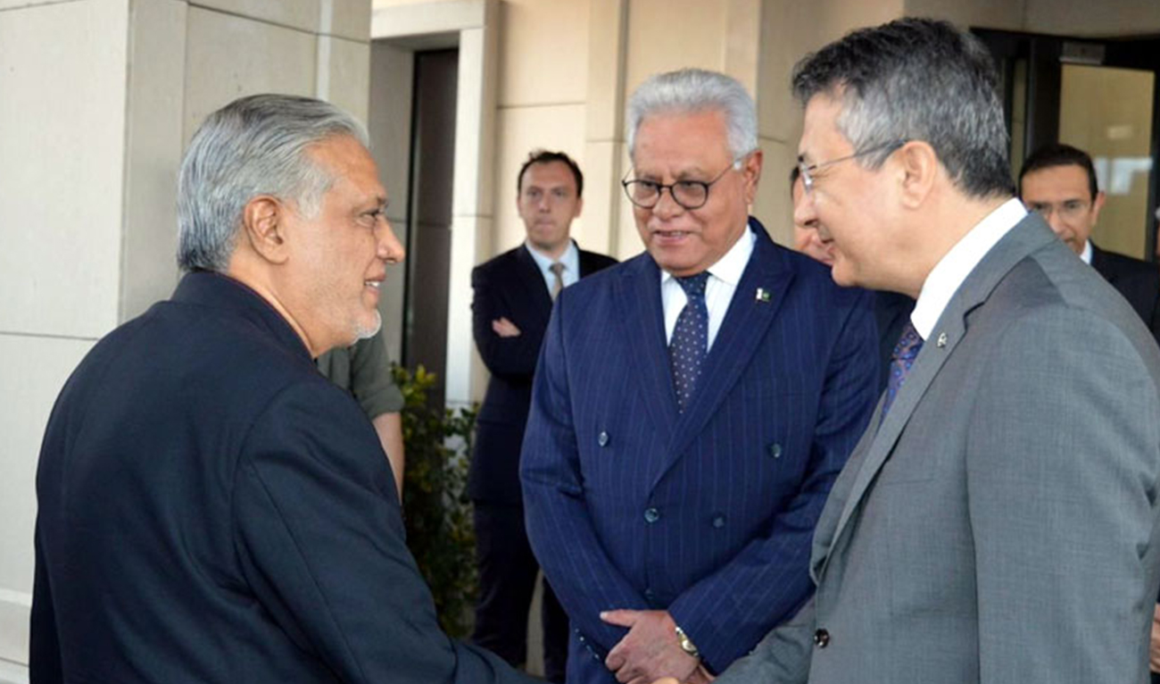 Deputy Prime Minister and Foreign Minister Mohammad Ishaq Dar shakes hands with the Deputy Prime Minister was received by Deputy Governor of Istanbul Mustafa Asim Alkan upon arrival in Istanbul, Türkiye to attend the Extraordinary Meeting of the D-8 Council of Foreign Ministers on June 8, 2024. (Photo Courtesy: Radio Pakistan)