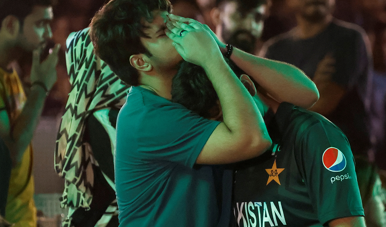 Pakistani cricket fans react as they watch the cricket match between India v Pakistan in the ICC T20 World Cup 2024 in New York, on a big screen in Karachi, Pakistan, June 10, 2024. (REUTERS)