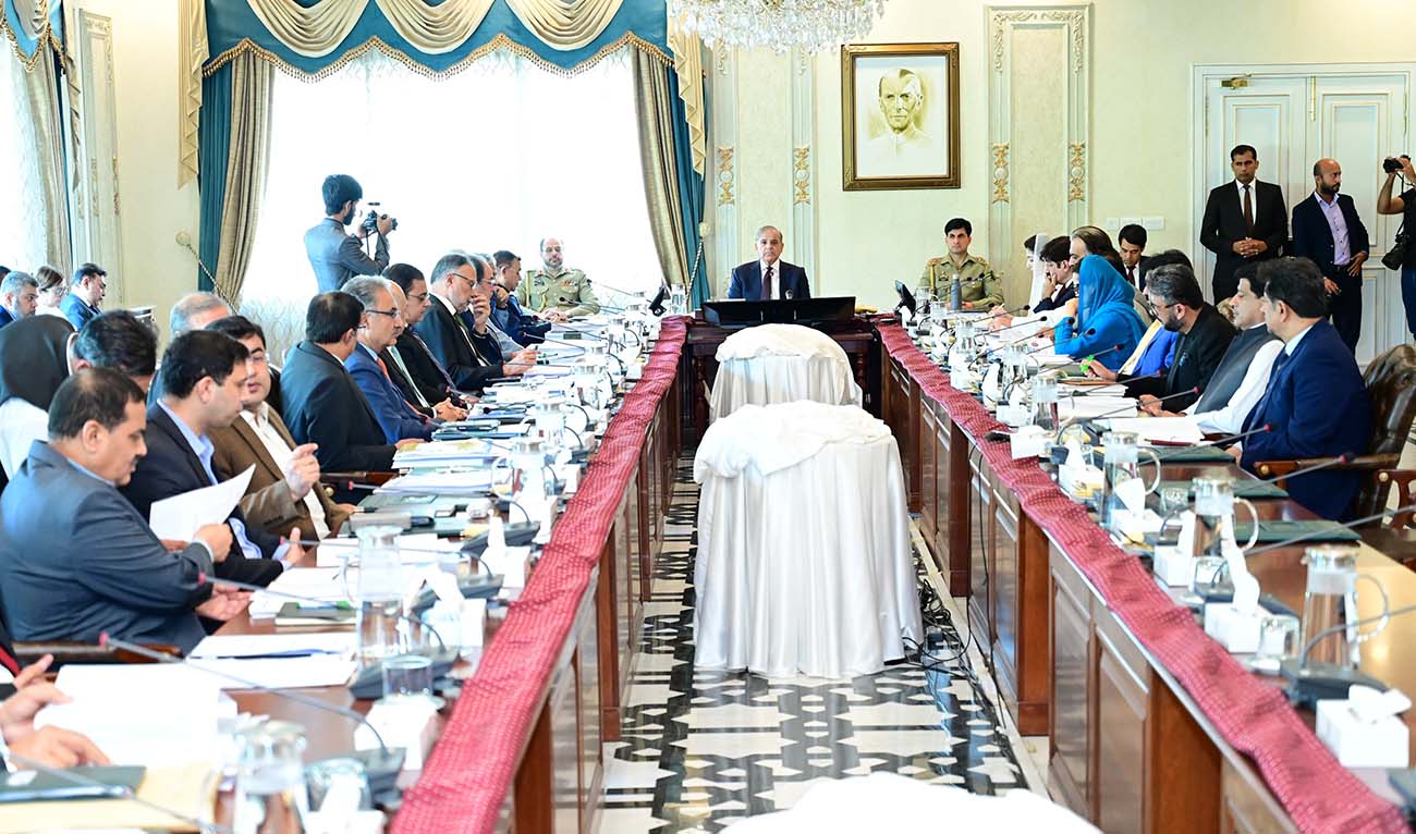 Prime Minister Muhammad Shehbaz Sharif (center) chairs meeting of the National Economic Council in Islamabad, Pakistan on June 10, 2024. (PMO)