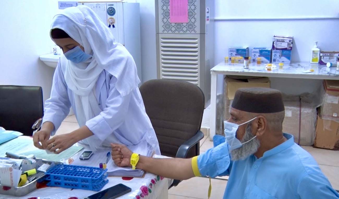 Pakistan's Hajj medical mission member treats a pilgrim in Makkah, Saudi Arabia on June 09, 2024. (Courtesy: Hajj medical mission)