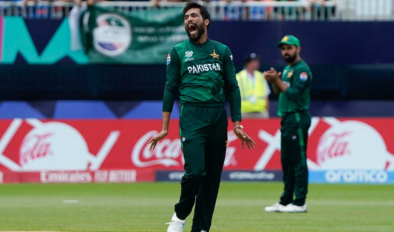 Pakistan's Mohammad Amir reacts after India hit four during the ICC men's Twenty20 World Cup 2024 group A cricket match between India and Pakistan at Nassau County International Cricket Stadium in East Meadow, New York on June 9, 2024. (AFP/file)