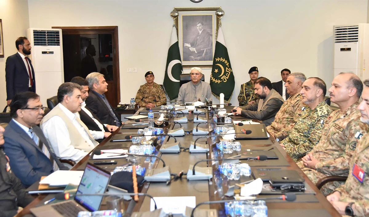 Pakistan President Asif Ali Zardari (center) chairs a meeting on the law and order situation in Balochistan in Gwadar, Pakistan on June 20, 2024. (PID)