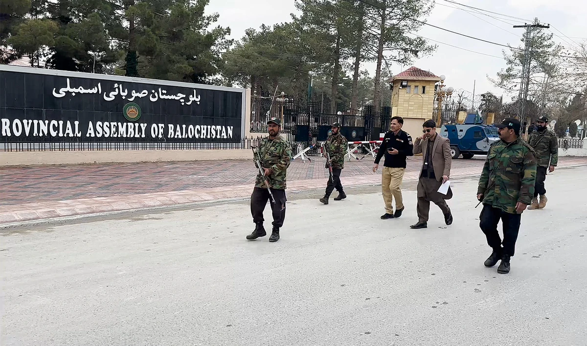 In this file photograph, taken on February 28, 2024, security personnel walk past Pakistan’s provincial legislature building of Balochistan province in Quetta. (AN Photo)