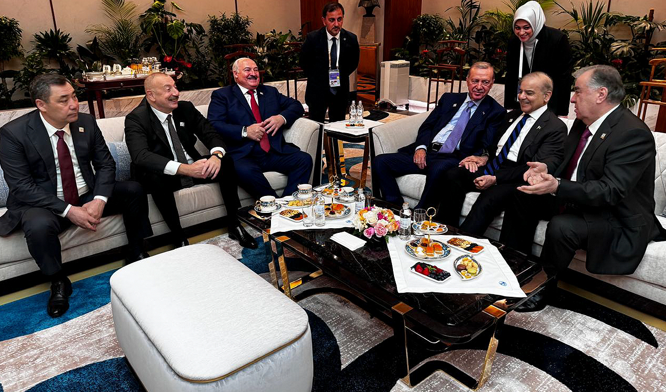 Pakistan Prime Minister Shehbaz Sharif (2R) interacts with the world leaders on the sidelines of the Shanghai Cooperation Organization Summit in Astana on July 4, 2024. (Photo courtesy: PMO)