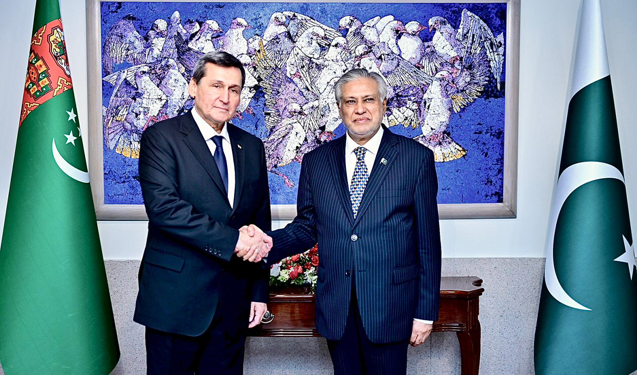 Deputy Prime Minister of Pakistan and Foreign Minister, Ishaq Dar (right), receives Turkmenistan Foreign Minister Rasit Meredow in Islamabad, Pakistan on July 23, 2024. (MOFA)