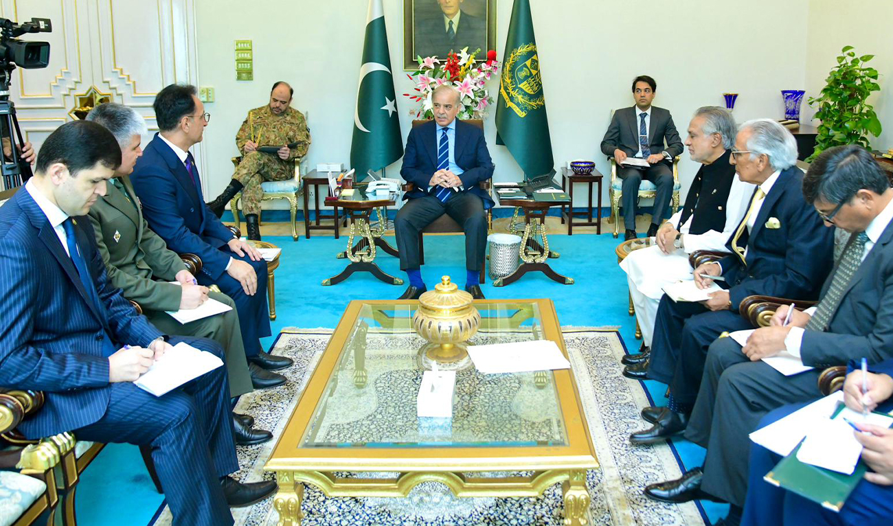 Tajikistan’s envoy to Pakistan, Sharifzoda Yusuf Toirali (third from right) calls on Pakistan Prime Minister Shehbaz Sharif (center) in Islamabad, Pakistan on July 26, 2024. (Government of Pakistan)