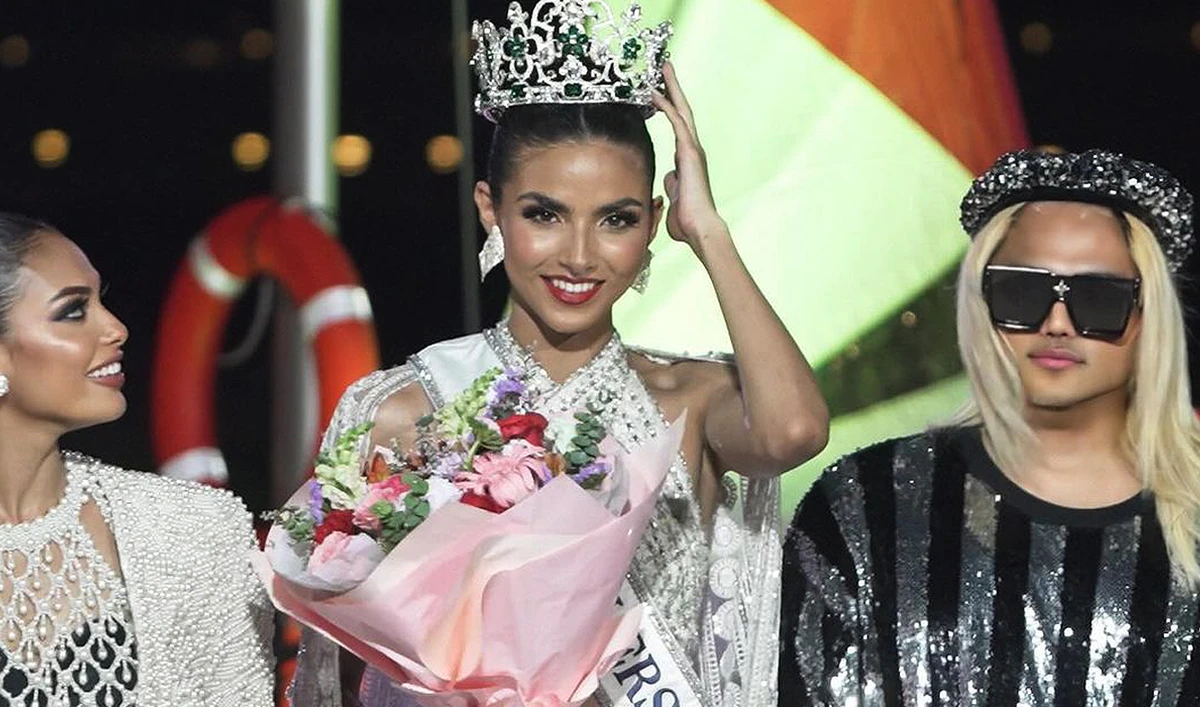 In this photograph, posted on July 21, 2024 on Instagram, Pakistani actor Noor Xarmina crowned Miss Universe Pakistan during the grand coronation ceremony in Maldives. (Photo courtesy: Instagram/@missuniversepakistan)