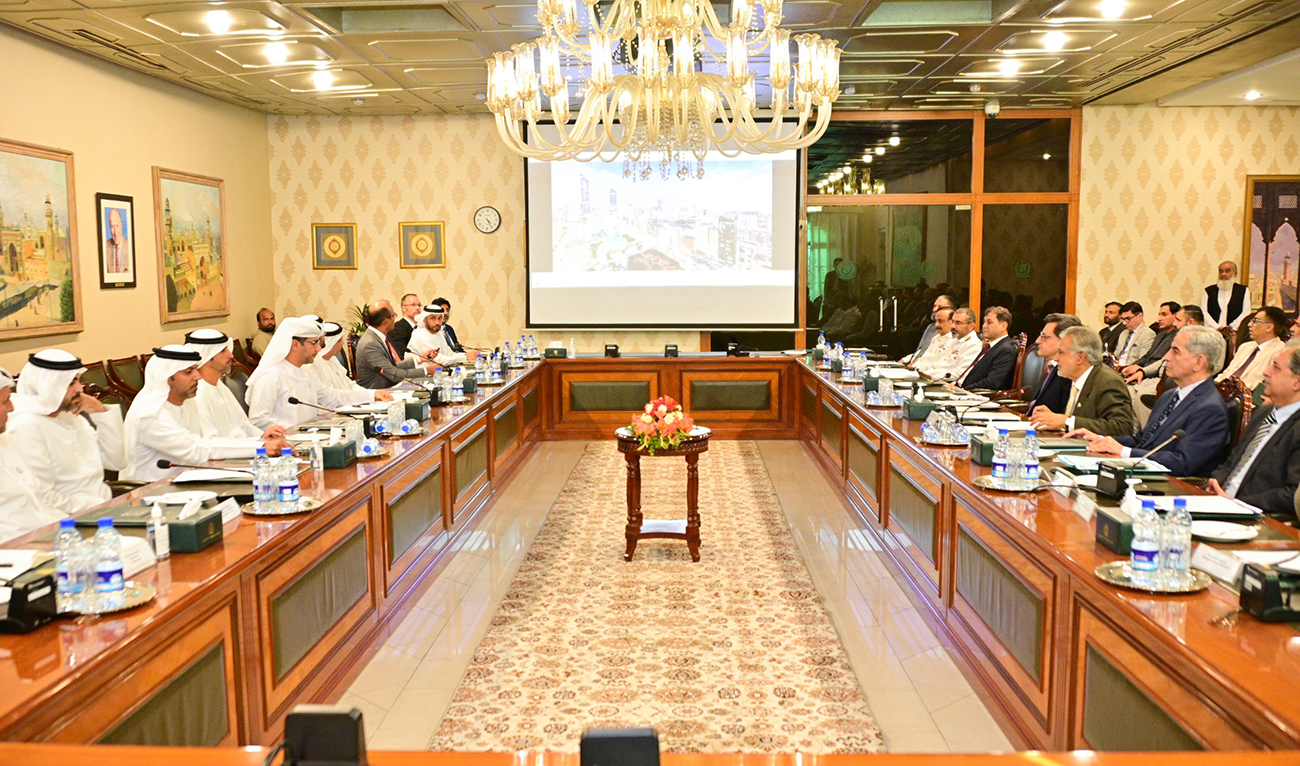 A high-ranking delegation from the United Arab Emirates in a meeting with Pakistan’s deputy prime minister, Ishaq Dar, in Islamabad, Pakistan on August 20, 2024. (Photo courtesy: Office of the Deputy Prime Minister)