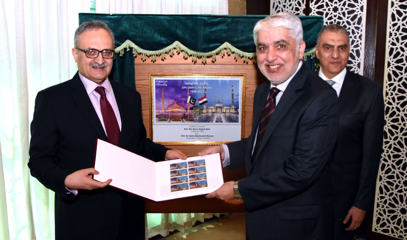 Foreign Secretary Muhammad Syrus Sajjad Qazi (left) and Egyptian Ambassador to Pakistan Dr. Ilab Abdelhamid unveil the special postage stamp issued by Pakistan Post in Islamabad, Pakistan on August 21, 2024. (Photo courtesy: APP)