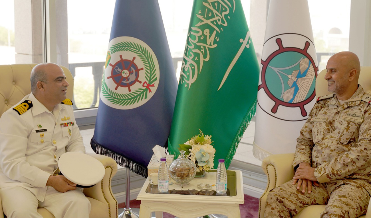 Commanding officer PNS HUNAIN meeting with the commander King Faisal Naval Base during his visit to Jaddah port, Saudi Arabia on August 22, 2024. (Photo courtesy: Pakistan Navy)