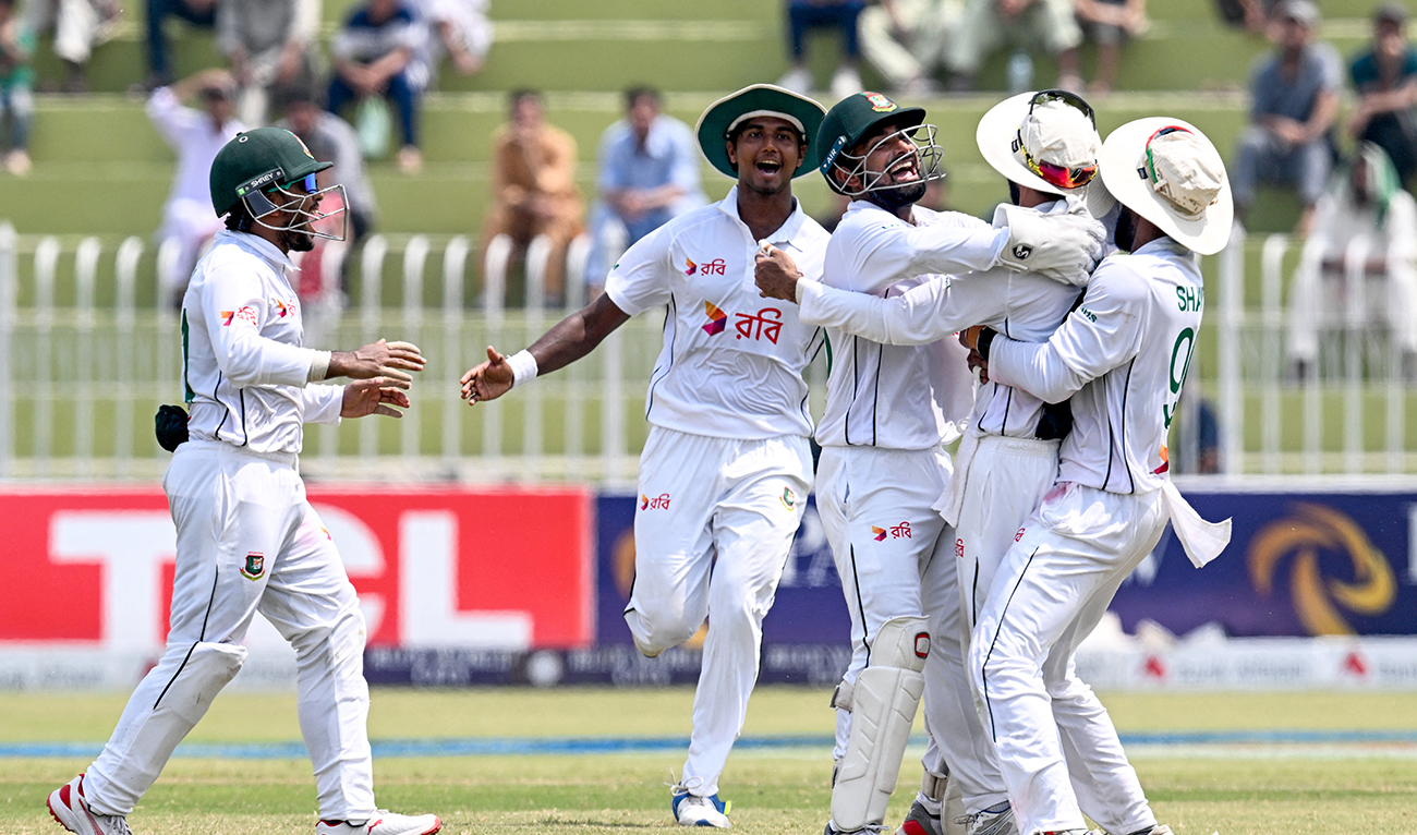 Bangladesh's players celebrate after the dismissal of Pakistan's Agha Salman (not pictured) during the fifth and final day of the first Test cricket match between Pakistan and Bangladesh at the Rawalpindi Cricket Stadium in Rawalpindi on August 25, 2024. (AFP)
