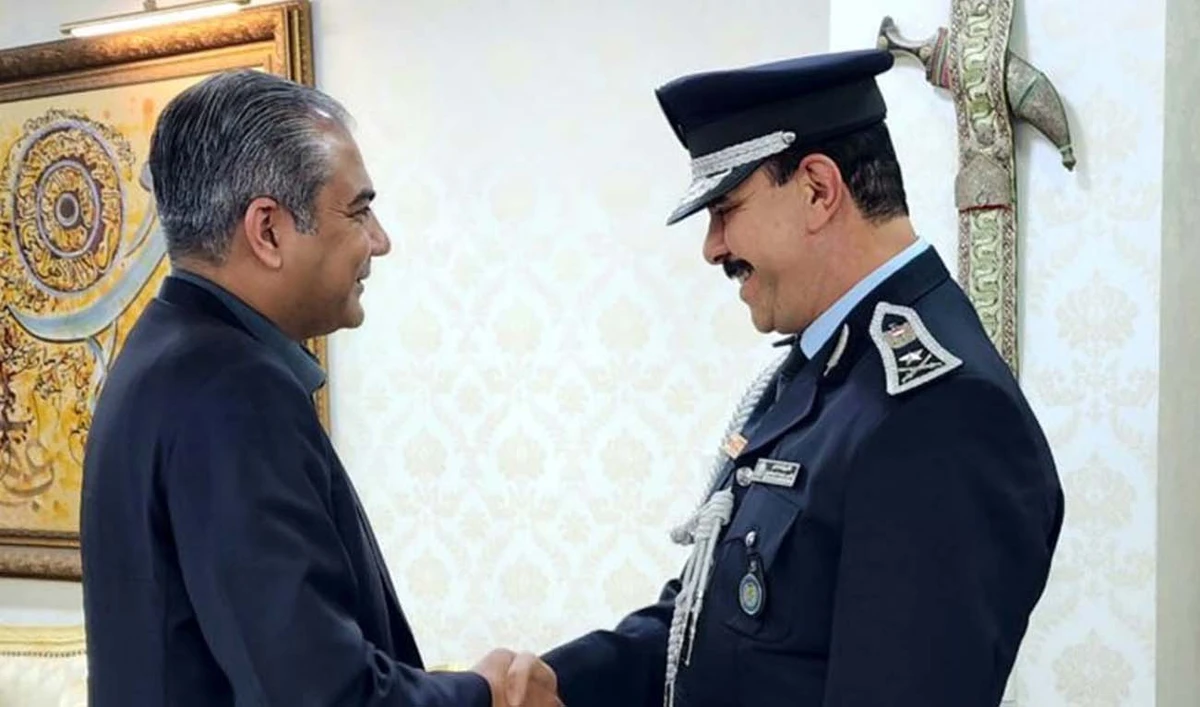 Commander of Iraq’s Rapid Response Unit Lieutenant General Dr. Tahmeir Ismail (R) shakes hands with Pakistan Interior Minister Mohsin Naqvi in Islamabad, Pakistan on August 3, 2024. (Photo courtesy: Radio Pakistan)