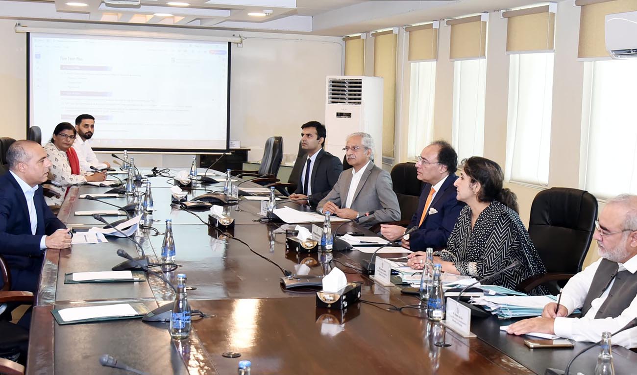 Pakistan’s Finance Minister Muhammad Aurangzeb (2nd right) during a meeting with the Pak-Kuwait Investment Company (PKIC) leadership in Islamabad, Pakistan on September 2, 2024. (Photo courtesy: Ministry of Finance)