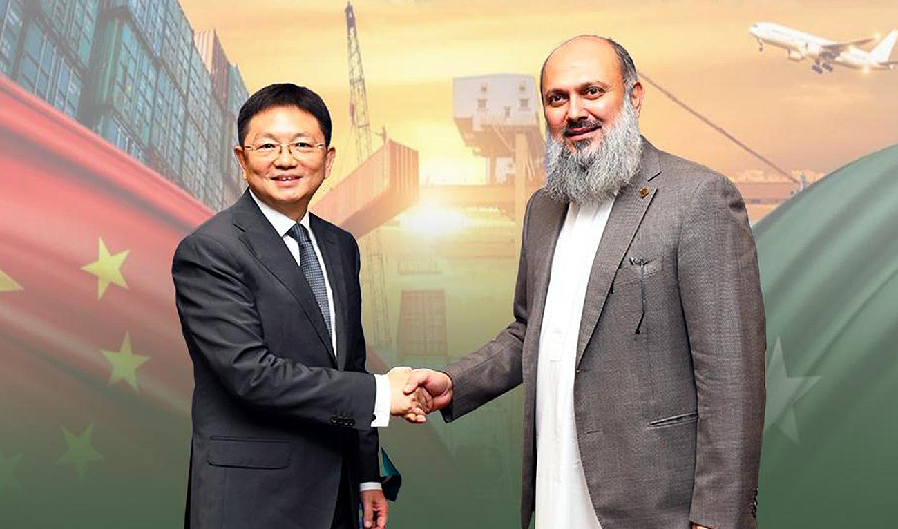Pakistan Commerce Minister Jam Kamal shakes hands with China’s Vice Minister Ling Ji at the China International Import Exhibition in Islamabad on September 11, 2024. (APP)