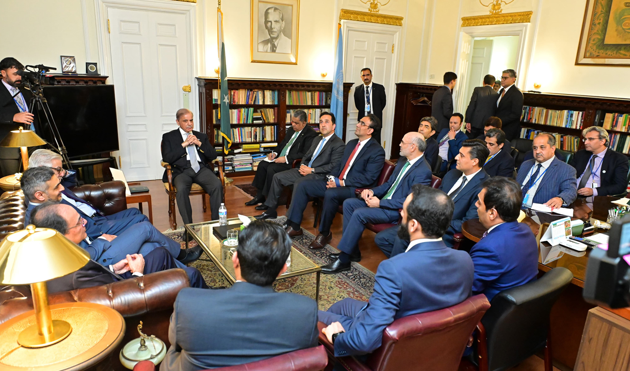 Prime Minister Shehbaz Sharif meets delegation of prominent Pakistani-American Bankers on the sidelines of 79th session of the United Nations General Assembly in New York on September 27, 2024. (PMO)