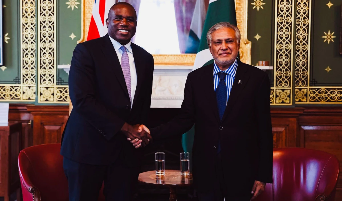 Pakistan’s Deputy Prime Minister Ishaq Dar (right) meets British Foreign Secretary David Lammy in London on September 4, 2024. (Pakistan government)