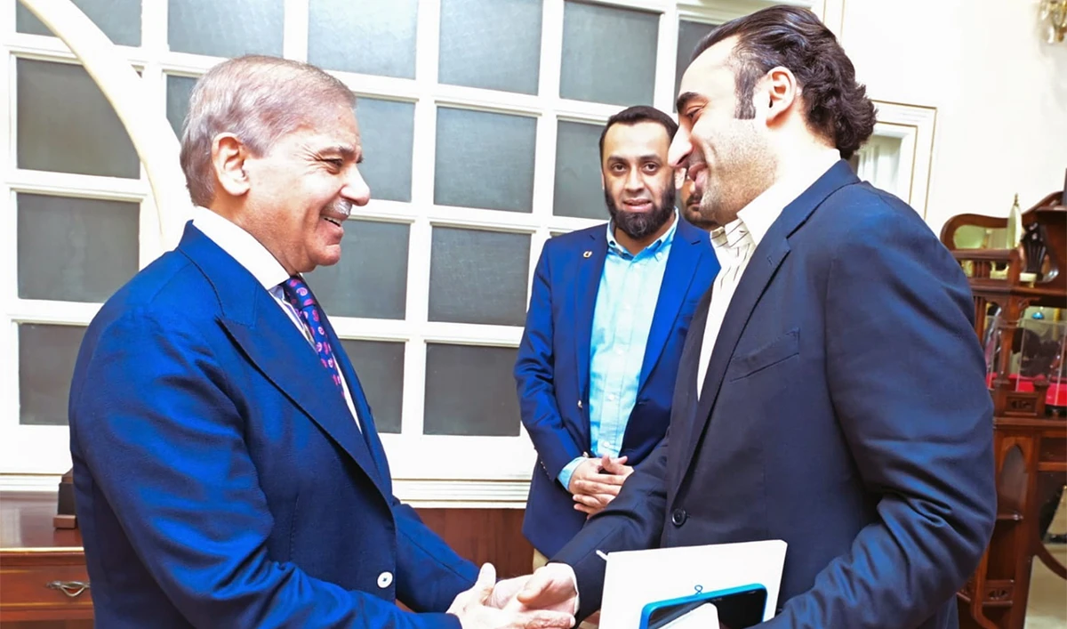 Pakistan Peoples Party's Chairman Bilawal Bhutto Zardari (right) calls on Prime Minister Shehbaz Sharif (left) in Islamabad, Pakistan, on September 16, 2024. (PID)