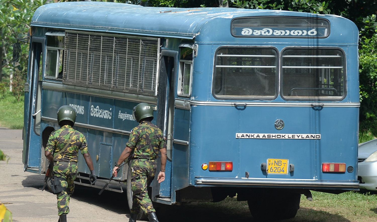 Special Task Force (STF) personnel deploy at Mahara prison on the outskirts of Colombo on November 30, 2020. (AFP/File)