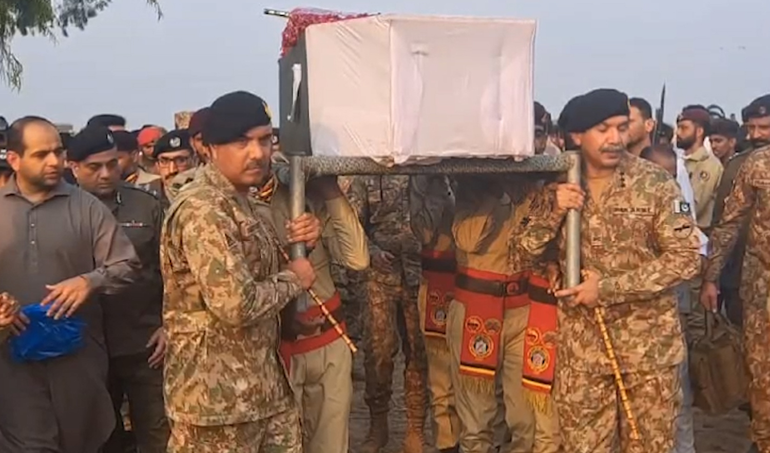 Army officers honor Pakistani soldiers who were killed in a gunfight with militants in Pakistan’s restive northwest last week. (Military media wing)