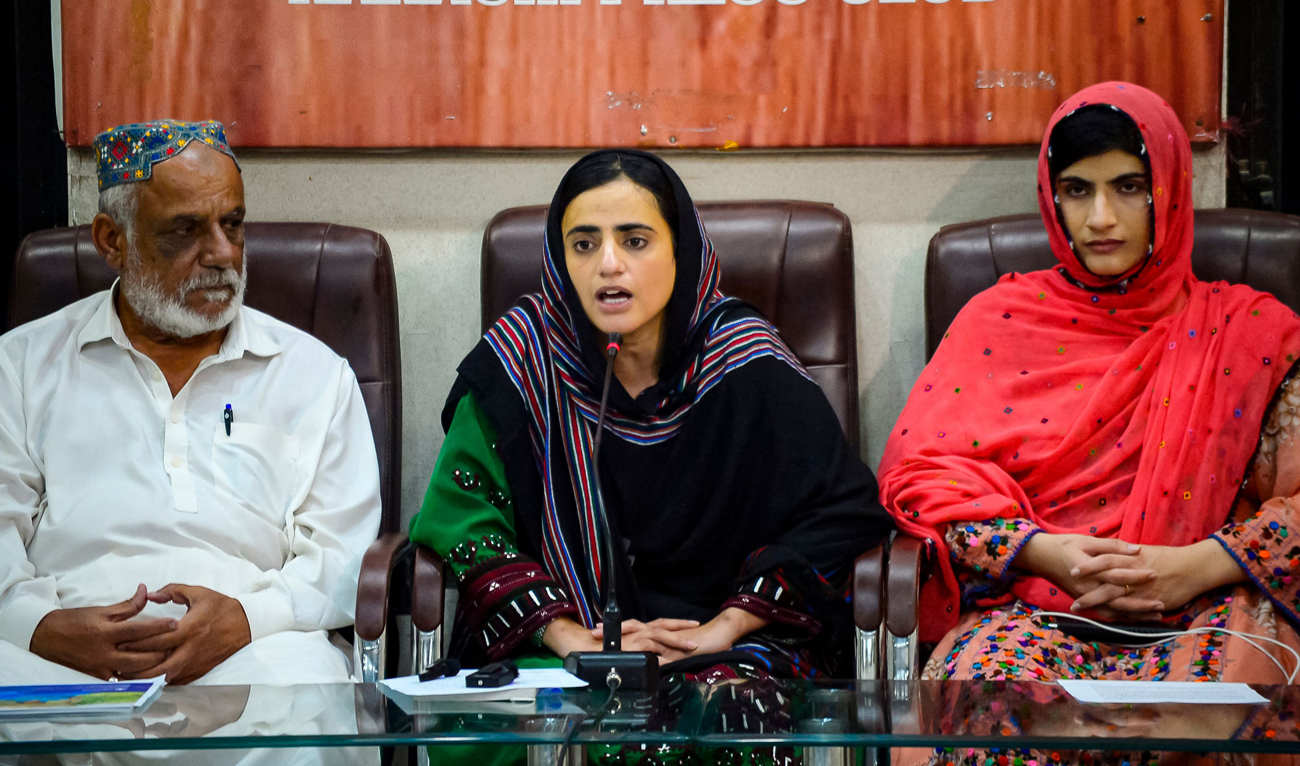 Pakistan’s ethnic minority activist Mahrang Baloch (C) addresses the media at Karachi Press Club in Karachi on October 8, 2024. Human rights advocates including Nobel Peace Prize laureate Malala Yousafzai criticized Pakistan on October 9, for stopping a leading ethnic minority activist from traveling to accept a US award. (AFP)