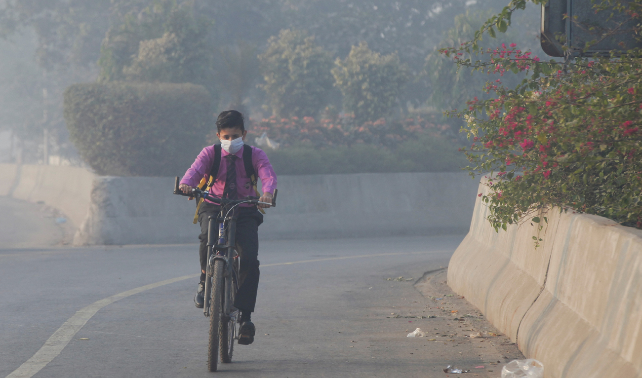 Student rides a bicycle to school amid dense smog in Lahore, Pakistan on November 24, 2021. (REUTERS/File)