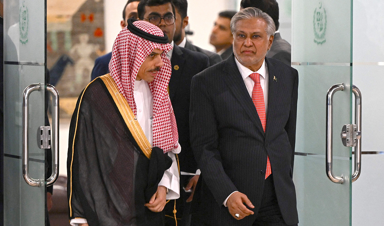 In this file photo, taken on April 16, 2024, Saudi Foreign Minister Prince Faisal bin Farhan (L) and his Pakistani counterpart Ishaq Dar arrive to address a joint press conference at the foreign ministry in Islamabad. (AFP/File)