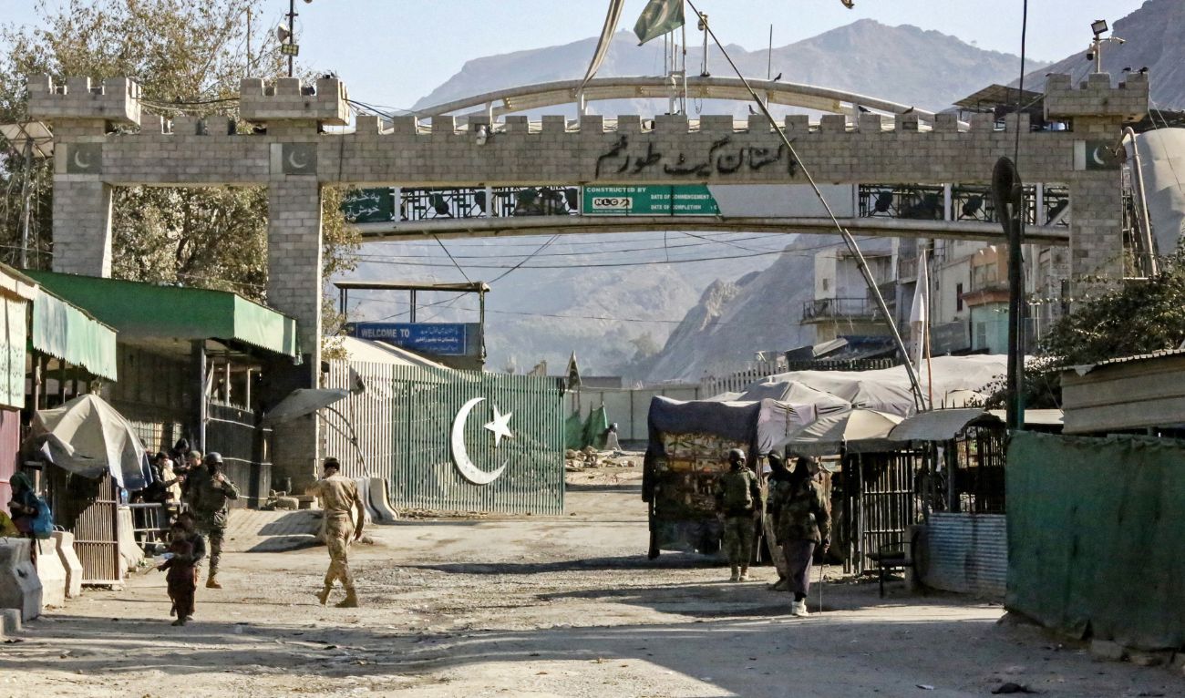 Border security personnel of Afghanistan and Pakistan stand guard at the zero point Torkham border crossing between the two countries, in Nangarhar province on January 15, 2024. (AFP/File)