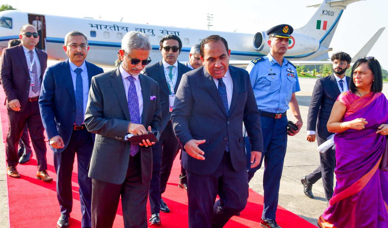 Indian Minister of External Affairs Subrahmanyam Jaishankar being received by DG South Asia Ilyas Nizami at Nur Khan Airbase, Islamabad on October 15, 2024. (GOP)