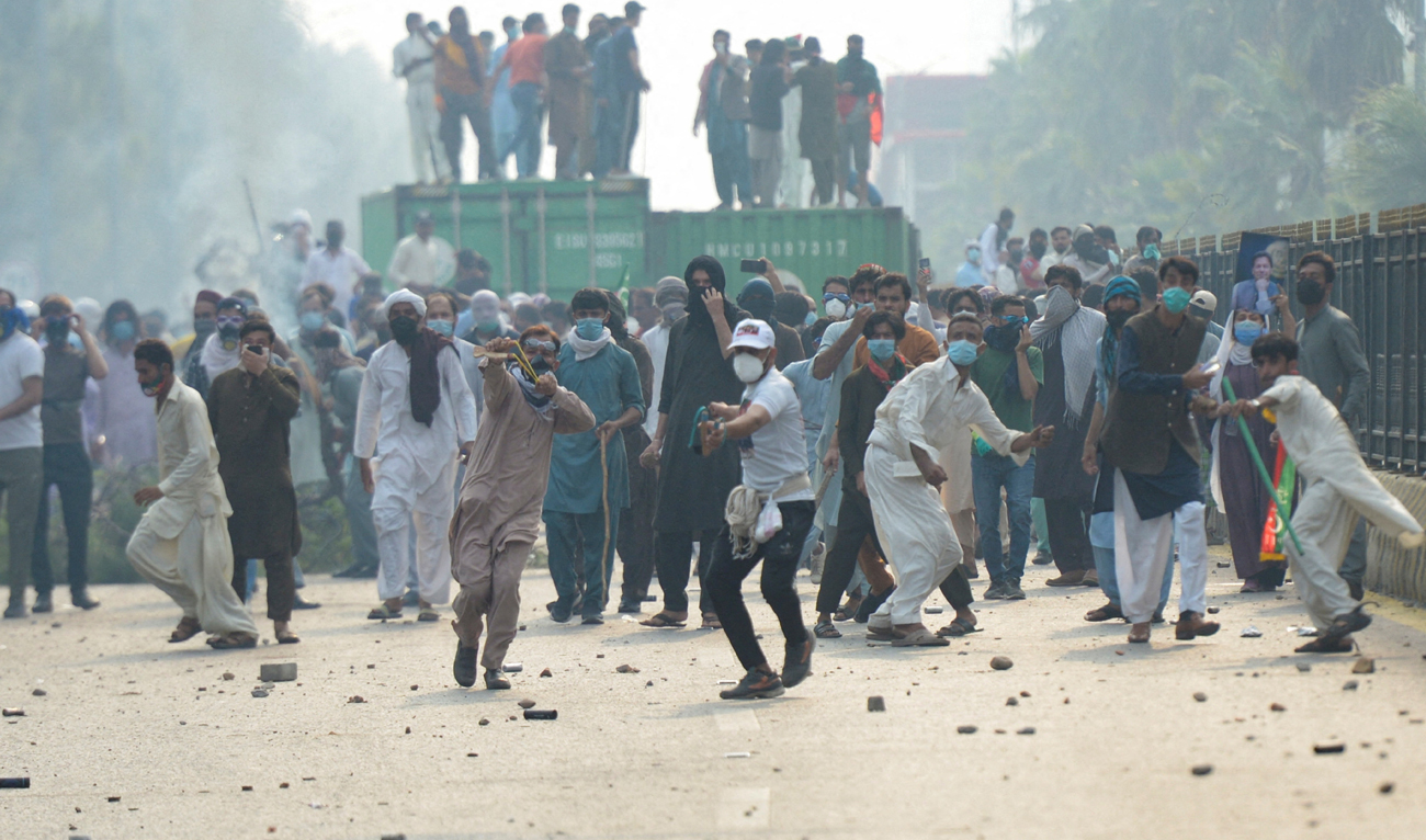 Supporters of jailed former Pakistani Prime Minister Imran Khan’s party, the Pakistan Tehreek-e-Insaf (PTI) throw stones during an anti-government rally in Islamabad, Pakistan, October 5, 2024. (REUTERS/File)
