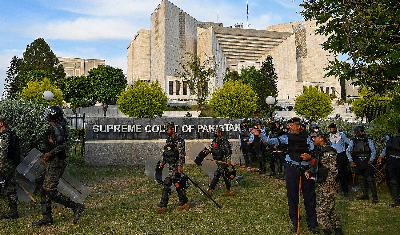 In this file photo, taken on May 11, 2023, Paramilitary soldiers stand guard outside the Supreme Court of Pakistan in Islamabad. (AFP/File)