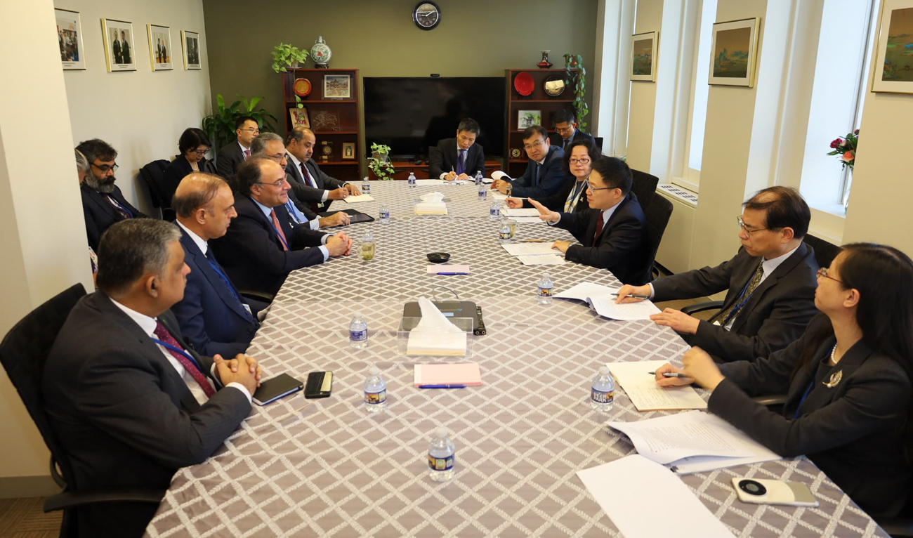 Pakistan Finance Minister Muhammad Aurangzeb meets China’s Vice Minister of Finance Liao Min in Washington on October 26, 2024. (Photo courtesy: X/@Financegovpk)