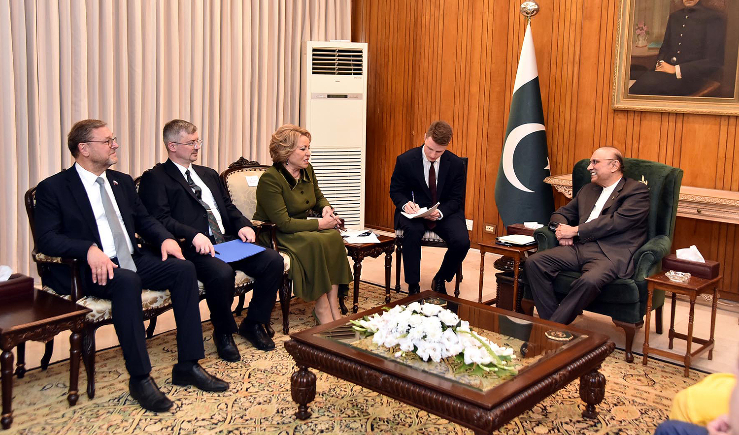 Pakistan’s President Asif Ali Zardari (left) meets Russian Federation Council Speaker Valentina Matvienko (third from left) in Islamabad, Pakistan, on October 28, 2024. (PID)