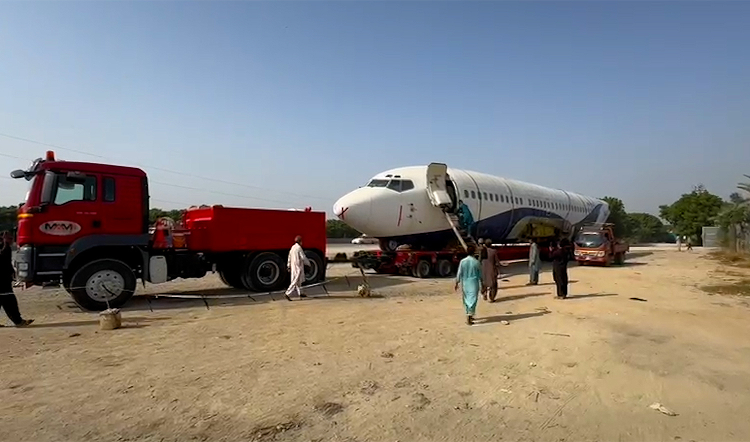 Staffers of a private company are seen moving a decommissioned Boeing 737 to Hyderabad, Pakistan, on October 31, 2024. (Mohsin/YouTuber)