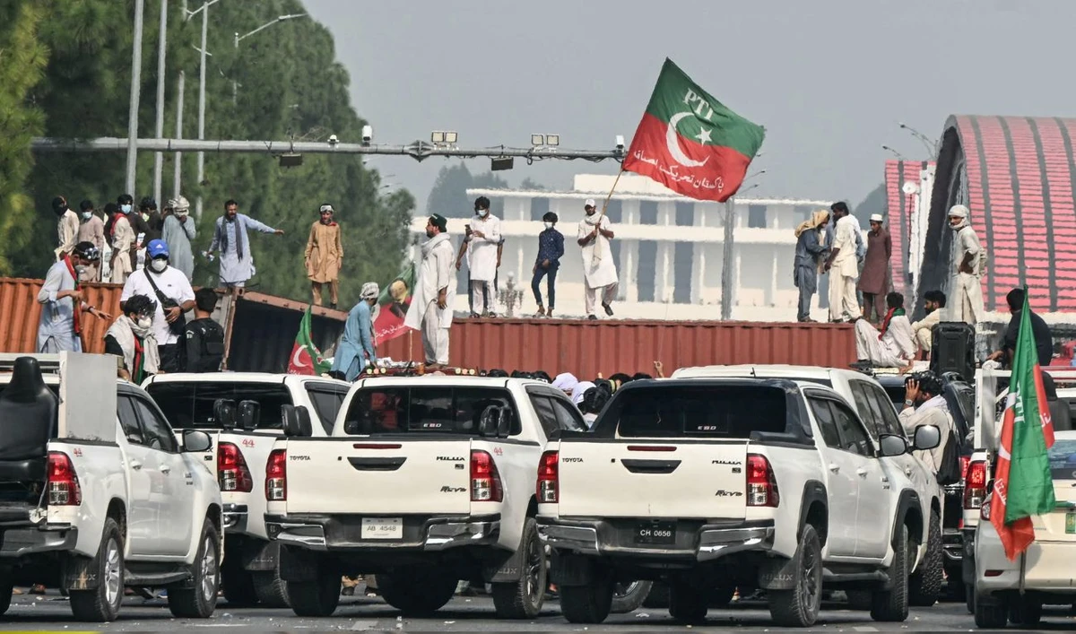 Supporters and activists of former Prime Minister Imran Khan's Pakistan Tehreek-e-Insaf (PTI) block a road during a protest in Islamabad on October 5, 2024. (AFP)